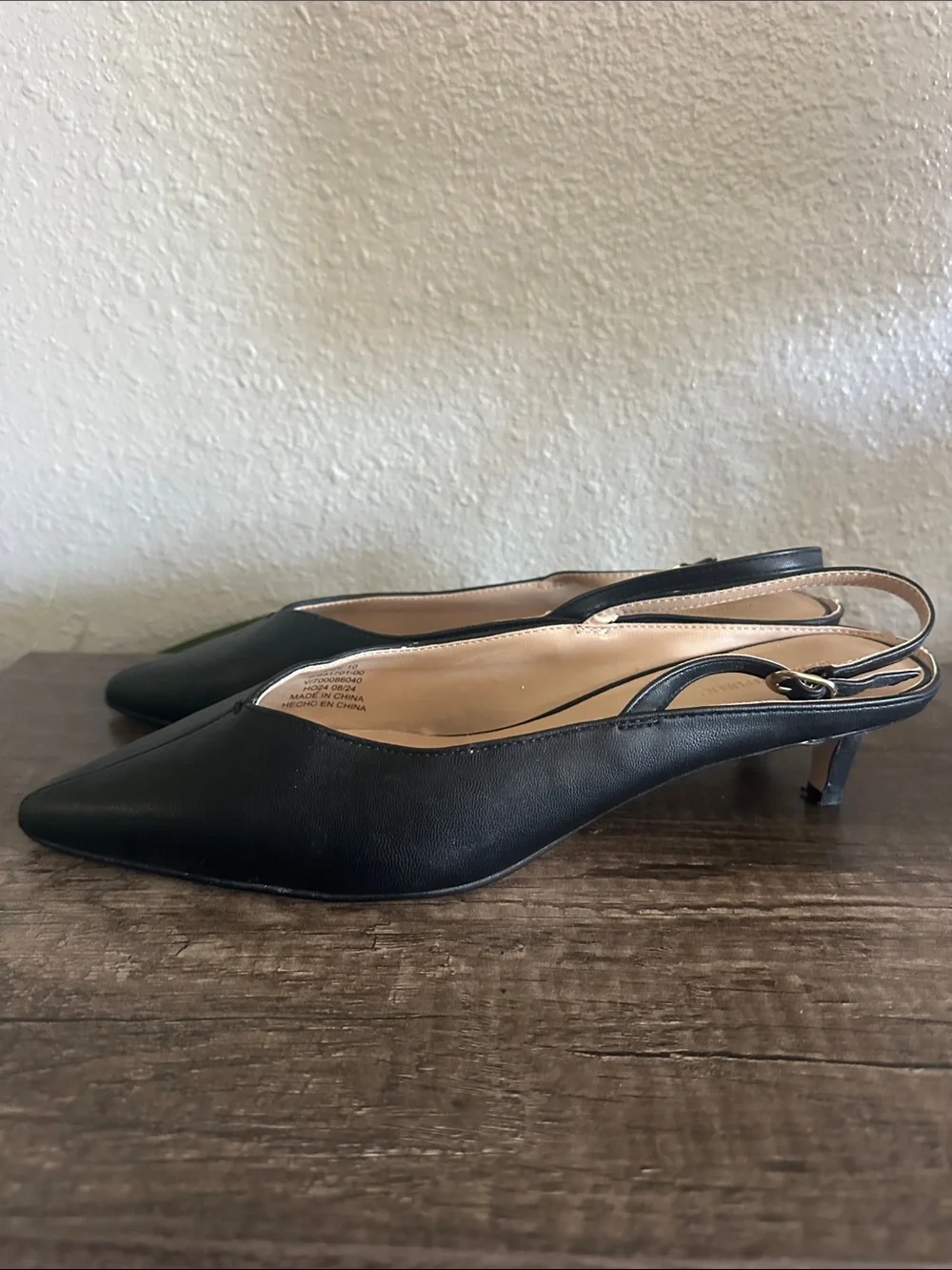 Banana Republic Black Pointed-Toe Slingback Kitten Heel
